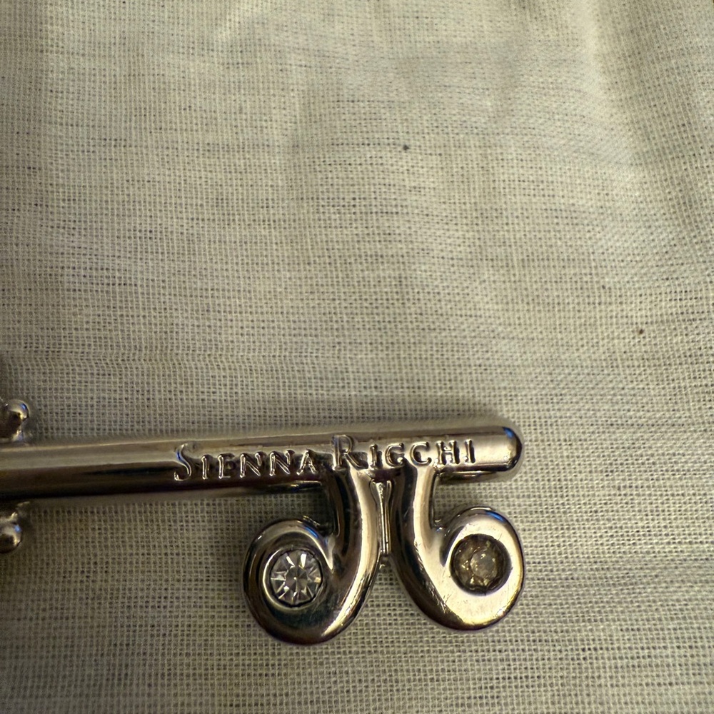 Sienna Ricchi Silver Key-Shaped Keychain - Picture 4 of 5